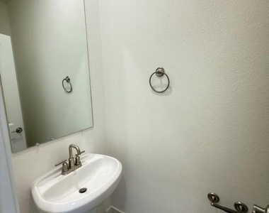 7043 Lathrop Lane - Photo Thumbnail 31