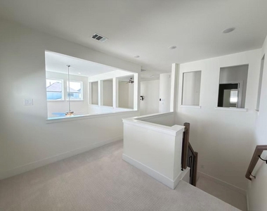 7043 Lathrop Lane - Photo Thumbnail 18