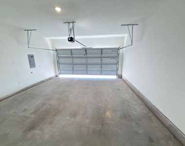 7043 Lathrop Lane - Photo Thumbnail 33