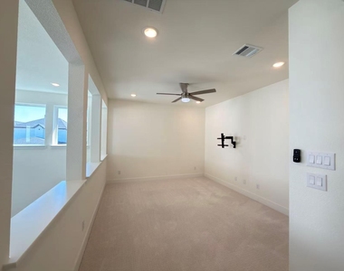 7043 Lathrop Lane - Photo Thumbnail 21