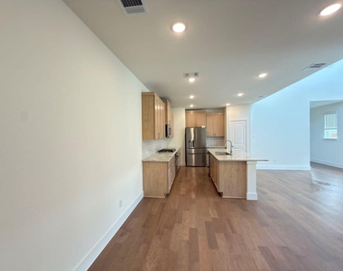 7043 Lathrop Lane - Photo Thumbnail 12