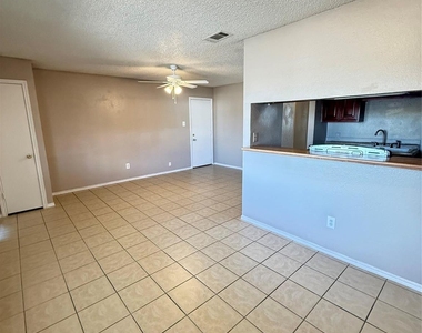 101 West Place - Photo Thumbnail 9