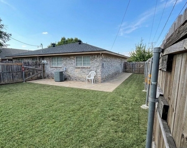 101 West Place - Photo Thumbnail 6