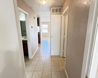 101 West Place - Photo Thumbnail 13