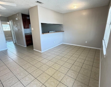 101 West Place - Photo Thumbnail 7