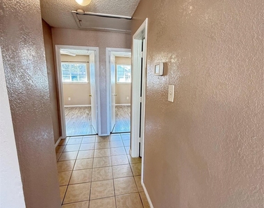 101 West Place - Photo Thumbnail 10