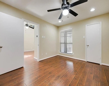 7525 Holly Hill Drive - Photo Thumbnail 11