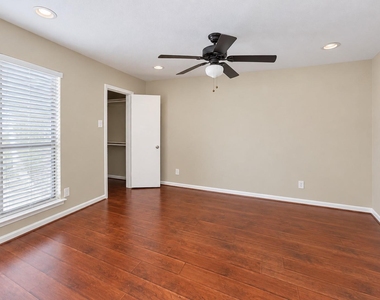 7525 Holly Hill Drive - Photo Thumbnail 9