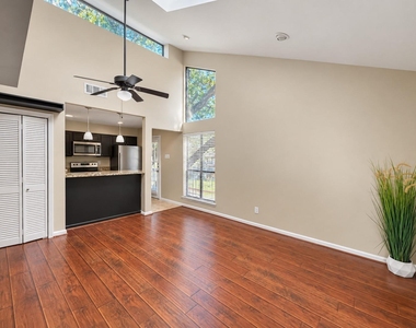 7525 Holly Hill Drive - Photo Thumbnail 6