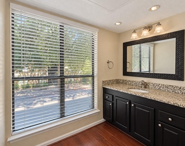 7525 Holly Hill Drive - Photo Thumbnail 12