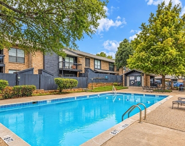 7525 Holly Hill Drive - Photo Thumbnail 14
