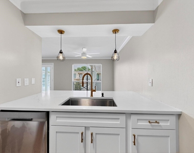 5919 E University Boulevard - Photo Thumbnail 5