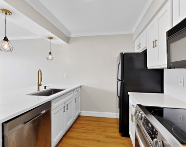 5919 E University Boulevard - Photo Thumbnail 4