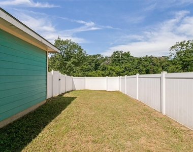 1219 Devonshire Drive - Photo Thumbnail 23