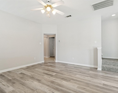 1219 Devonshire Drive - Photo Thumbnail 12