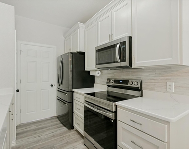 1219 Devonshire Drive - Photo Thumbnail 8