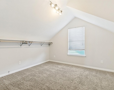 1219 Devonshire Drive - Photo Thumbnail 14