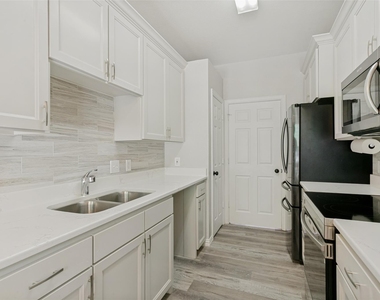 1219 Devonshire Drive - Photo Thumbnail 7
