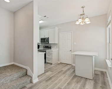 1219 Devonshire Drive - Photo Thumbnail 5