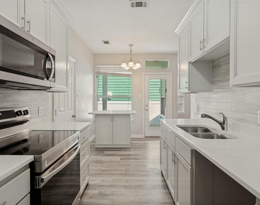 1219 Devonshire Drive - Photo Thumbnail 10