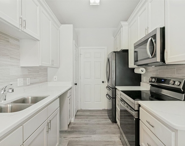 1219 Devonshire Drive - Photo Thumbnail 9