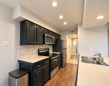 7525 Holly Hill Drive - Photo Thumbnail 10