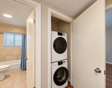 7525 Holly Hill Drive - Photo Thumbnail 9