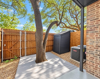 7525 Holly Hill Drive - Photo Thumbnail 5