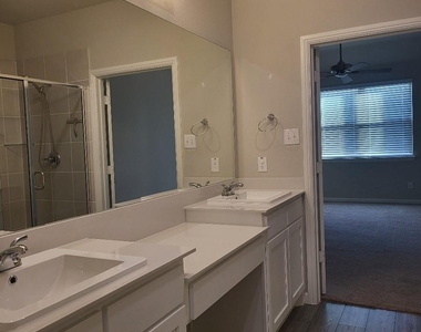 2439 Rocky Mountain Drive - Photo Thumbnail 10