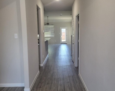 2439 Rocky Mountain Drive - Photo Thumbnail 3