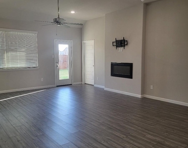 2439 Rocky Mountain Drive - Photo Thumbnail 5