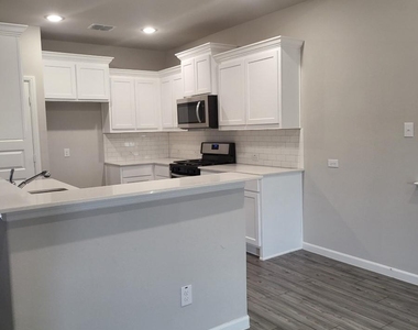 2439 Rocky Mountain Drive - Photo Thumbnail 6