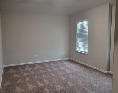 2439 Rocky Mountain Drive - Photo Thumbnail 17