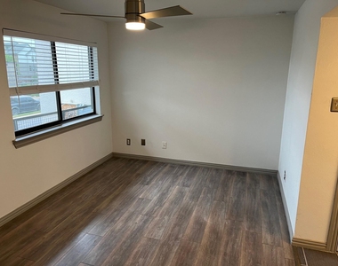2800 Douglas Avenue - Photo Thumbnail 7