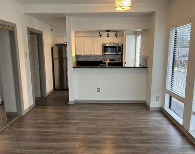 2800 Douglas Avenue - Photo Thumbnail 4