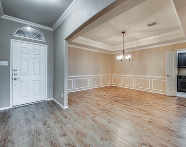713 Escapade Court - Photo Thumbnail 3