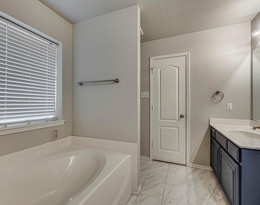 713 Escapade Court - Photo Thumbnail 15