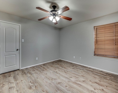 713 Escapade Court - Photo Thumbnail 12