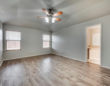 713 Escapade Court - Photo Thumbnail 13