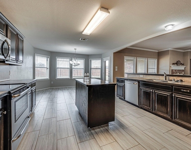 713 Escapade Court - Photo Thumbnail 8