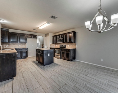 713 Escapade Court - Photo Thumbnail 6