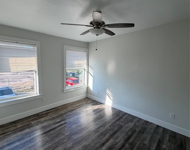 1107 S Ewing Avenue - Photo Thumbnail 5