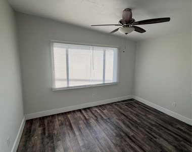 1107 S Ewing Avenue - Photo Thumbnail 3