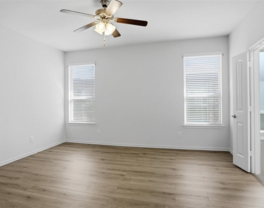 1112 Bowlus Drive - Photo Thumbnail 7