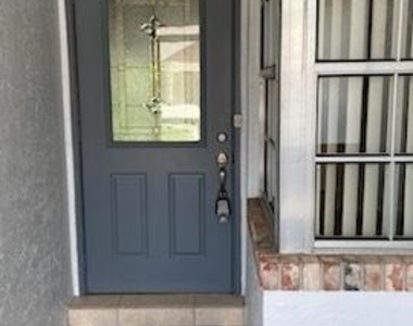 147 Moccasin Trail S - Photo Thumbnail 4