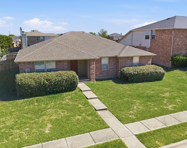 1416 Primrose Lane - Photo Thumbnail 2