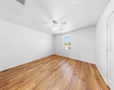 1416 Primrose Lane - Photo Thumbnail 14