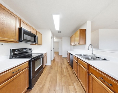1416 Primrose Lane - Photo Thumbnail 8