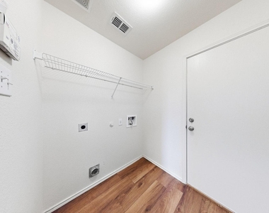 1416 Primrose Lane - Photo Thumbnail 12