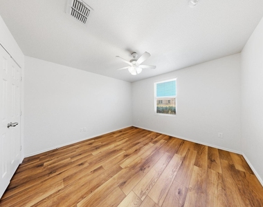 1416 Primrose Lane - Photo Thumbnail 13